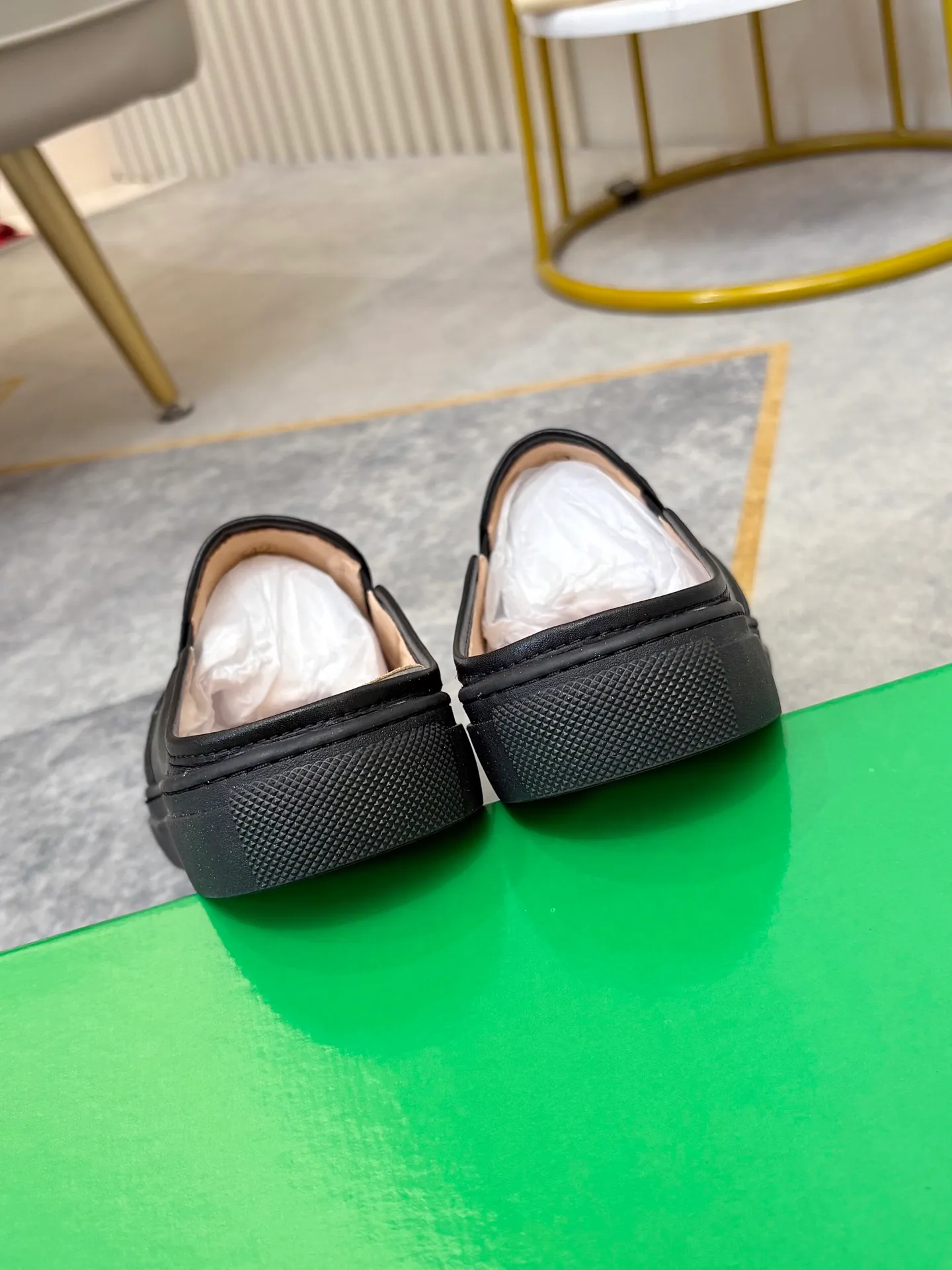 P380 BV men's casual half-drag👞. Handsome and versatile low-top shoes, woven cowhide upper, pigskin lining for the feet, 🌺🌺perfect shoe last, 🌲🌲 fashionable and handsome, comfortable on the feet, 🚗🚗wear-resistant and non-slip rubber outsole. Code number: 38-44. 45 is custom-made and cannot be returned or exchanged